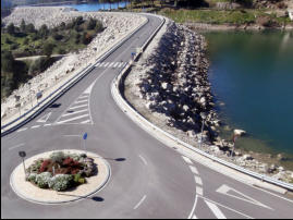 Obra hidráulica. Coronación de Presa del Guadalhorce (Málaga).